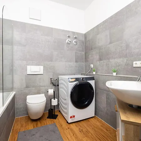 70 Qm Wohlfuehlperle - Ruhig Und Trotzdem Schnell Im Zentrum - Grosser Balkon Appartement *