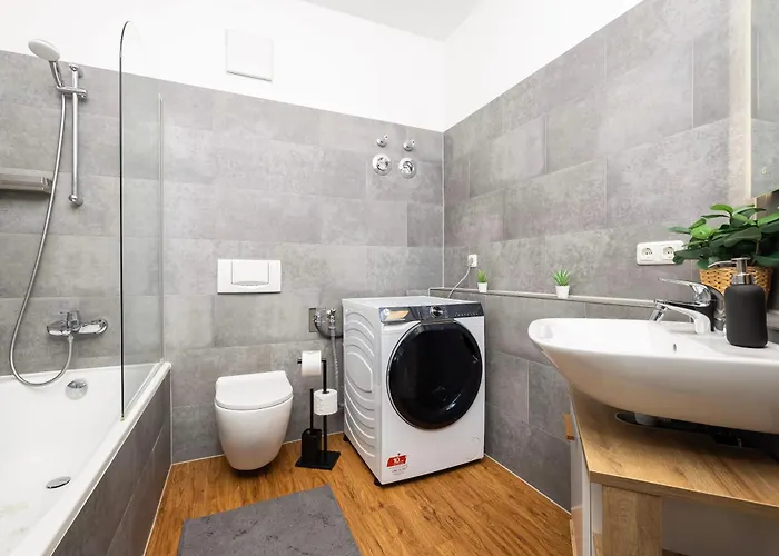 70 Qm Wohlfühlperle - Ruhig Und Trotzdem Schnell Im Zentrum - Großer Balkon Apartamento *